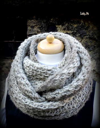 Nákrčník - Barva sivá s okrem